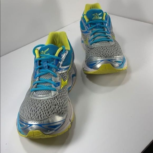 Mizuno women size 10.5 “SEXY”running shoe - Picture 13 of 16